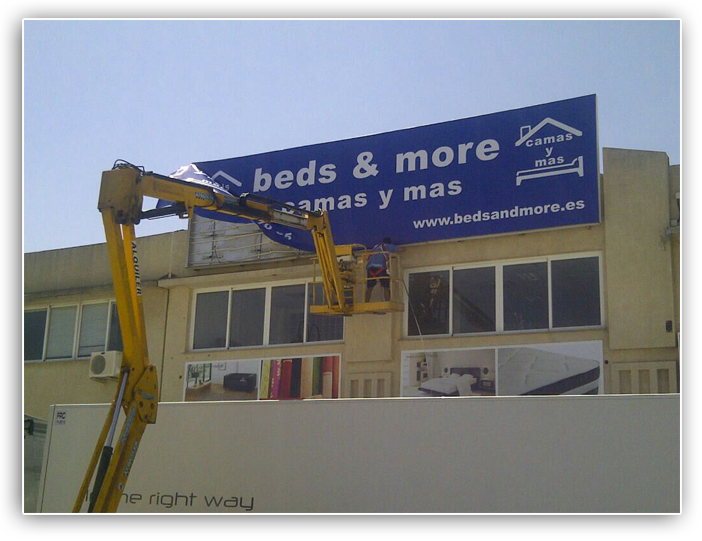 SIGN MAKERS cherry picker 2